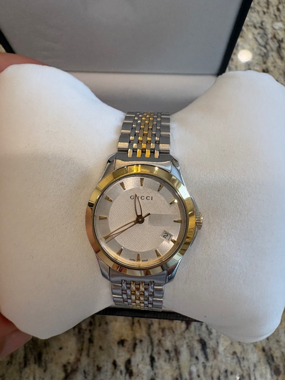 Gucci Timeless women’s swiss watch 27mm
